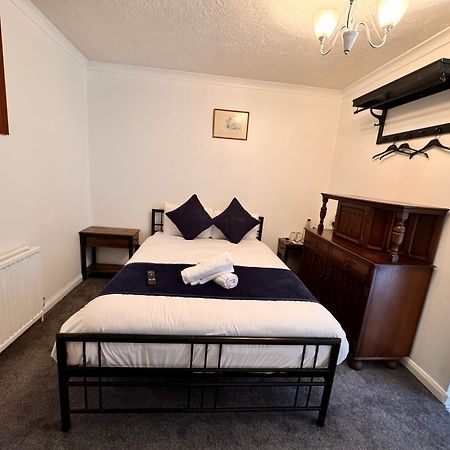 High Trees Guest House Gatwick Хорли Экстерьер фото