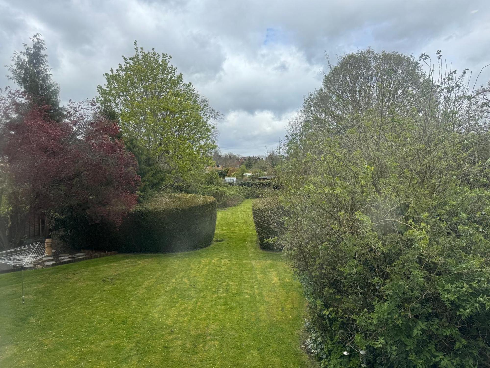 High Trees Guest House Gatwick Хорли Экстерьер фото