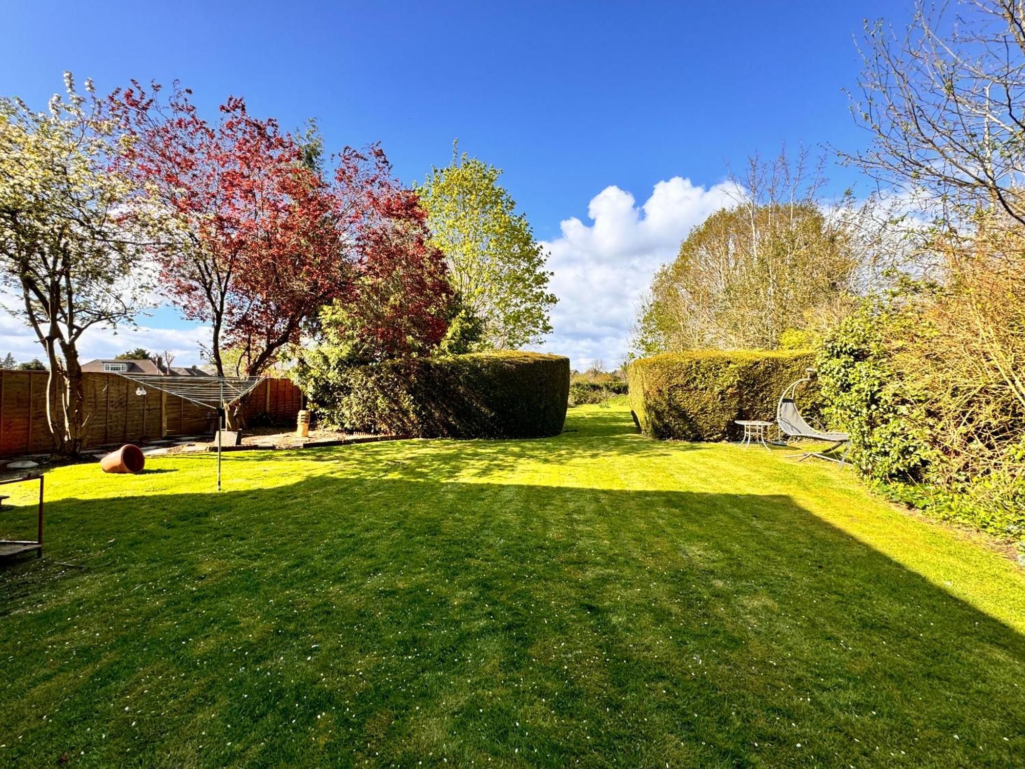 High Trees Guest House Gatwick Хорли Экстерьер фото