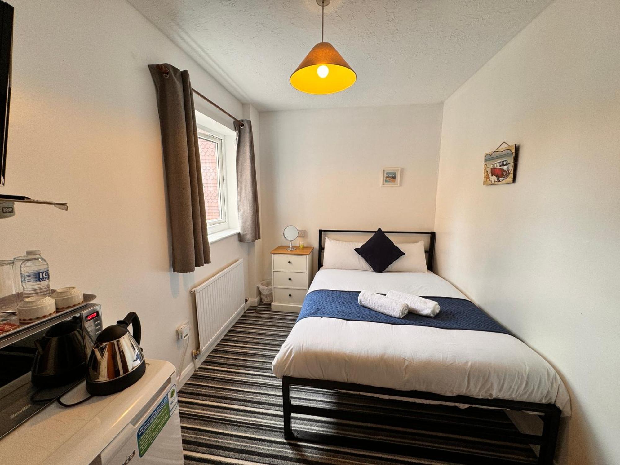 High Trees Guest House Gatwick Хорли Экстерьер фото