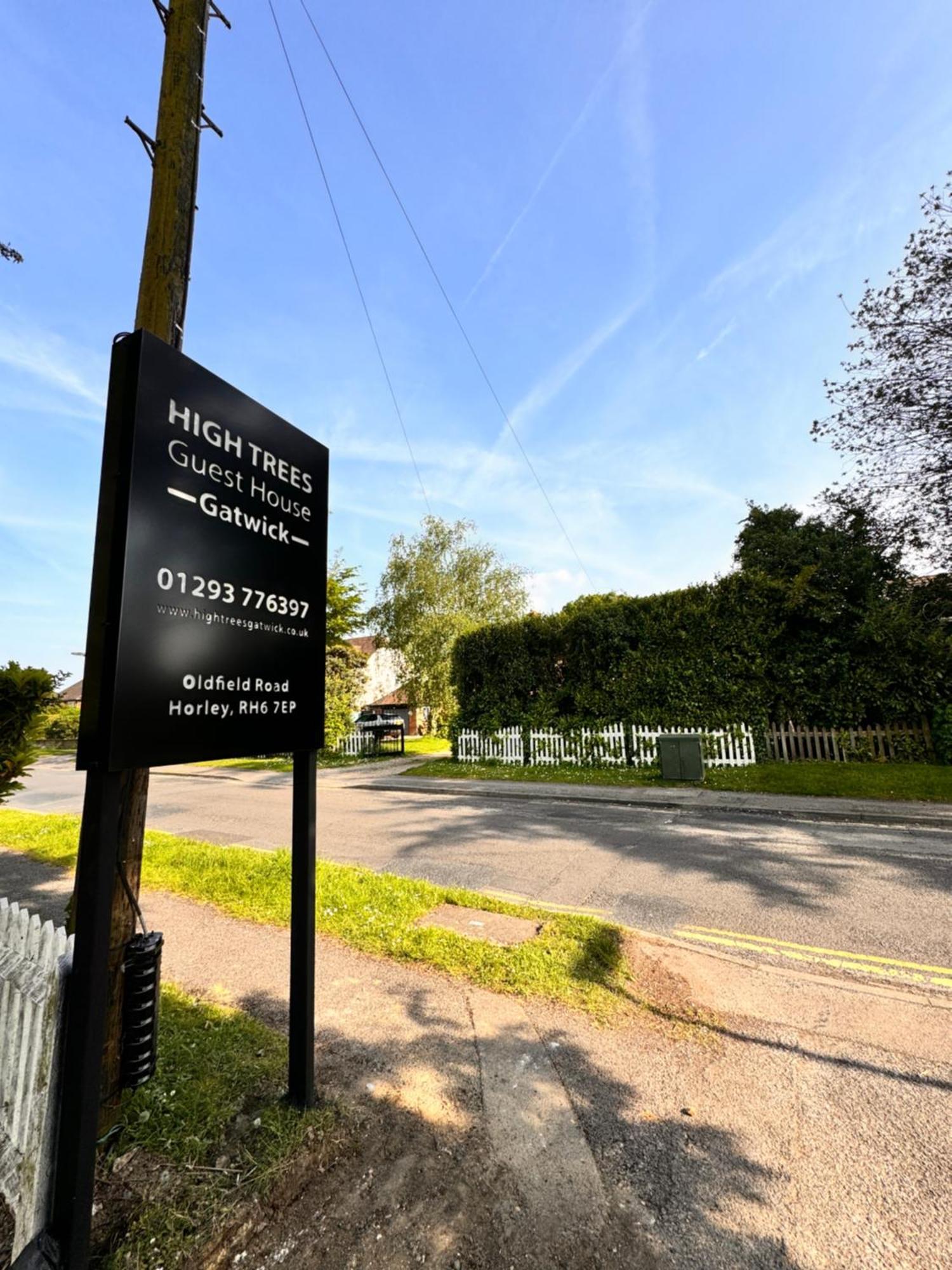 High Trees Guest House Gatwick Хорли Экстерьер фото