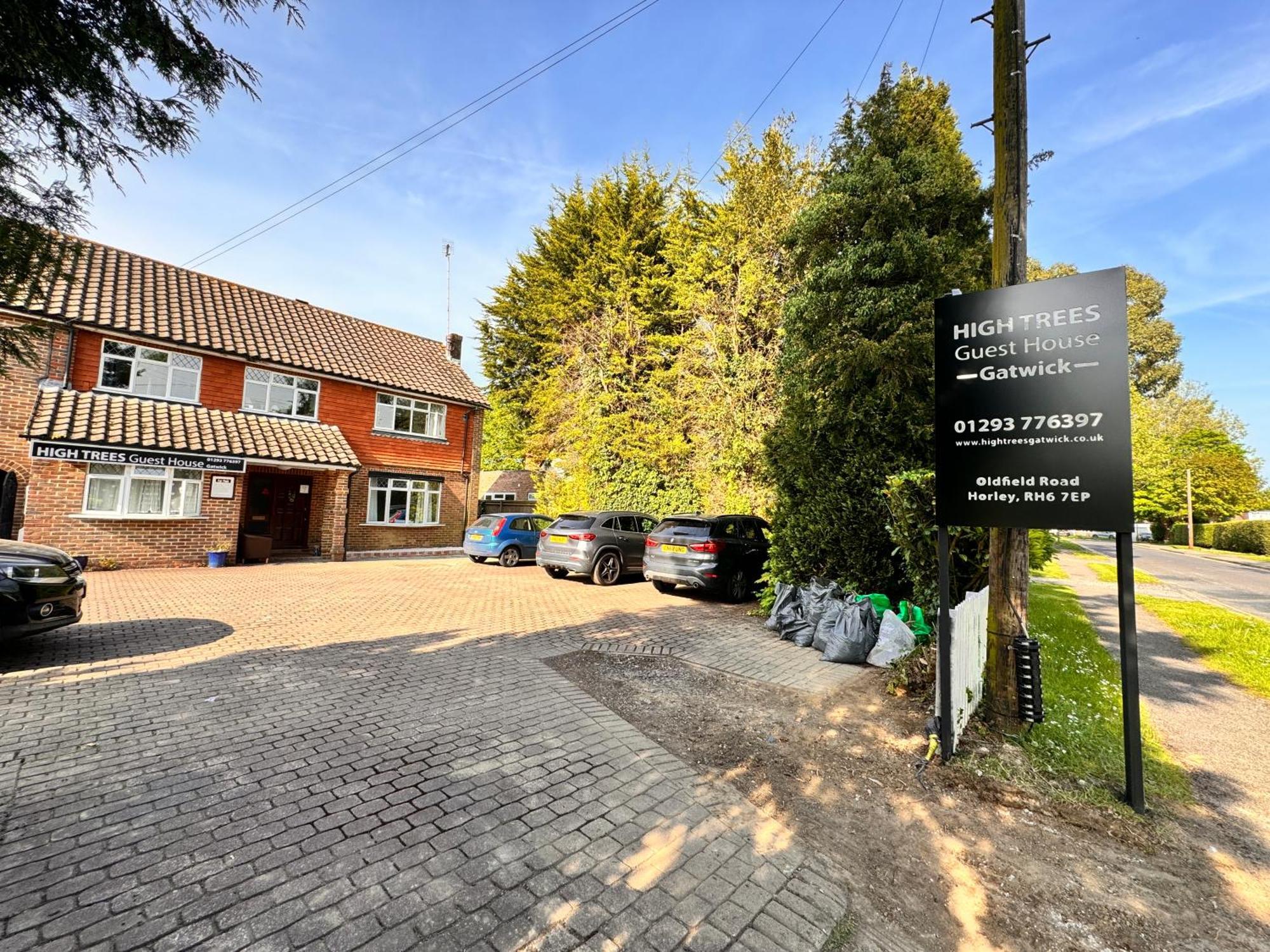 High Trees Guest House Gatwick Хорли Экстерьер фото
