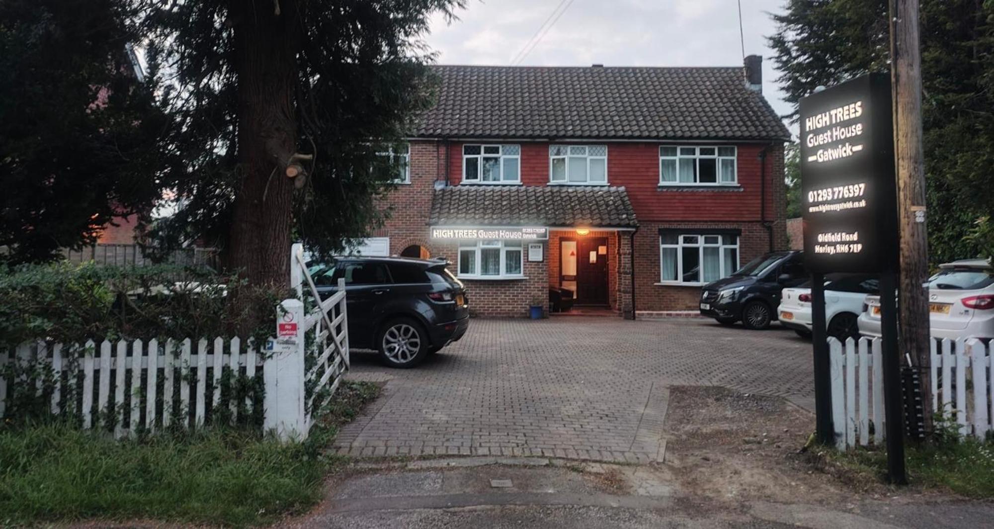 High Trees Guest House Gatwick Хорли Экстерьер фото