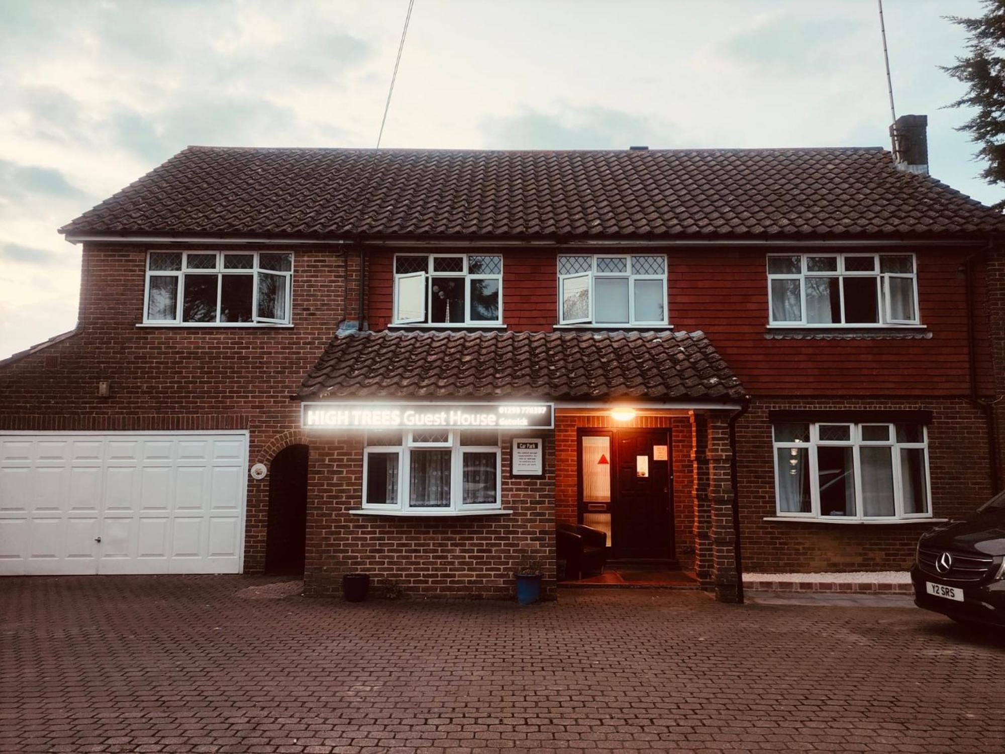 High Trees Guest House Gatwick Хорли Экстерьер фото