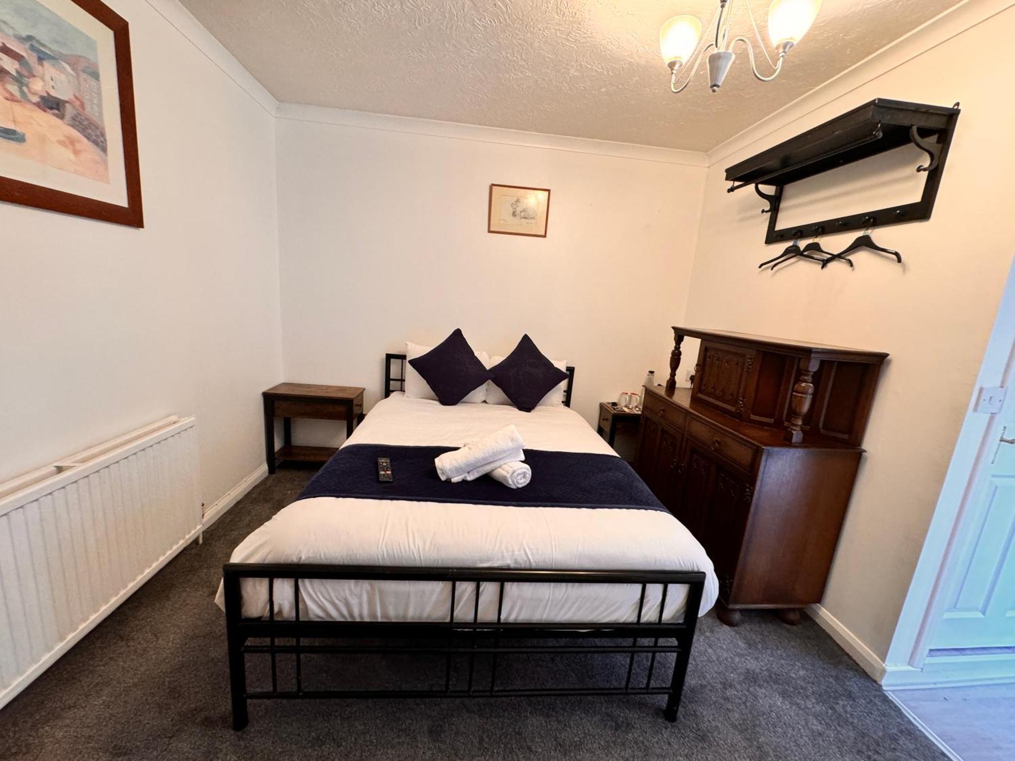 High Trees Guest House Gatwick Хорли Экстерьер фото