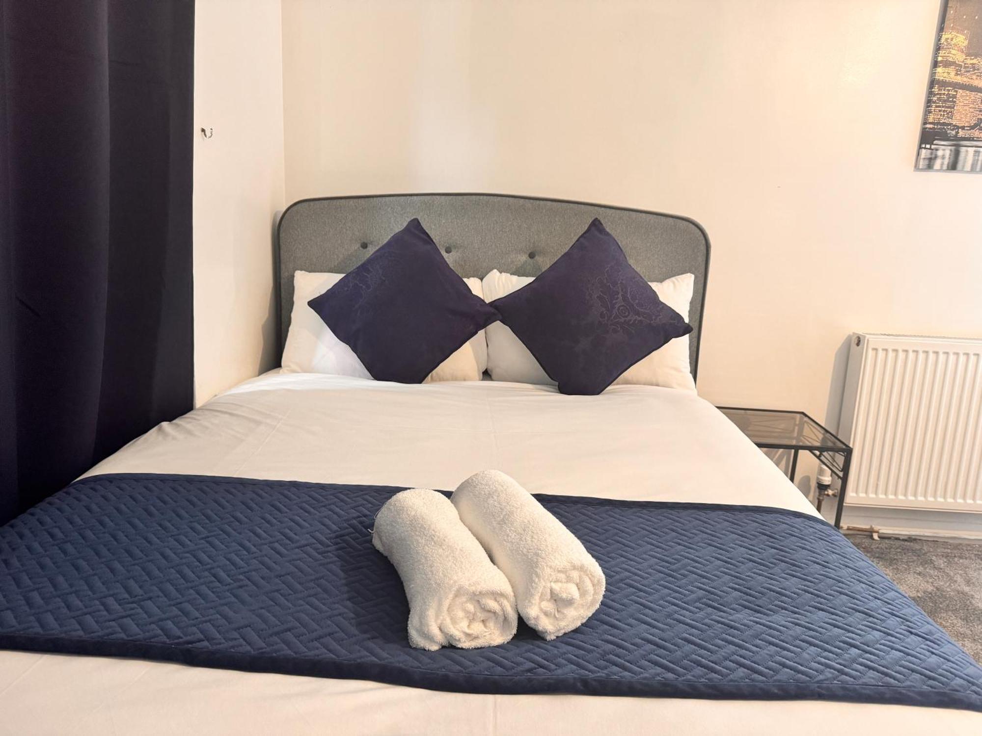 High Trees Guest House Gatwick Хорли Экстерьер фото