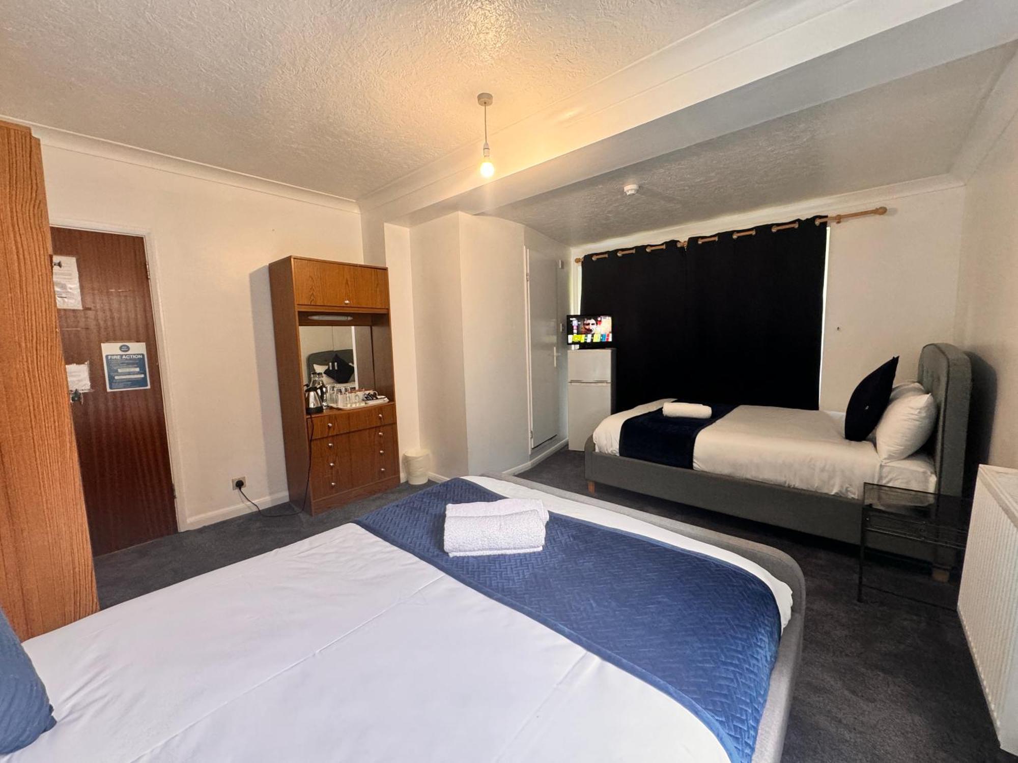 High Trees Guest House Gatwick Хорли Экстерьер фото
