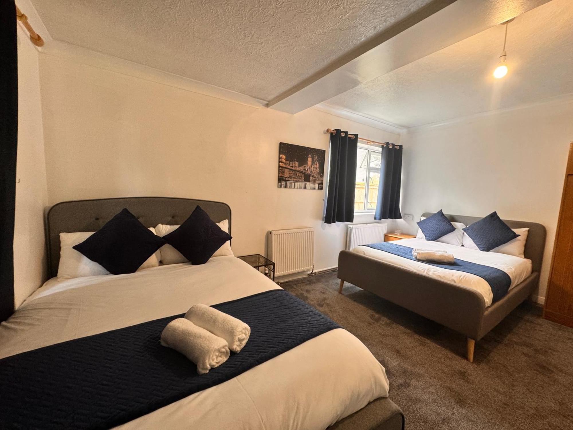 High Trees Guest House Gatwick Хорли Экстерьер фото